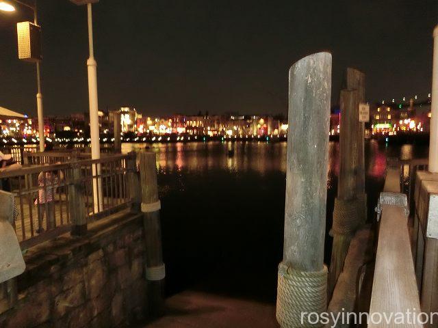 USJ写真おしゃれ　１８　水辺の夜景